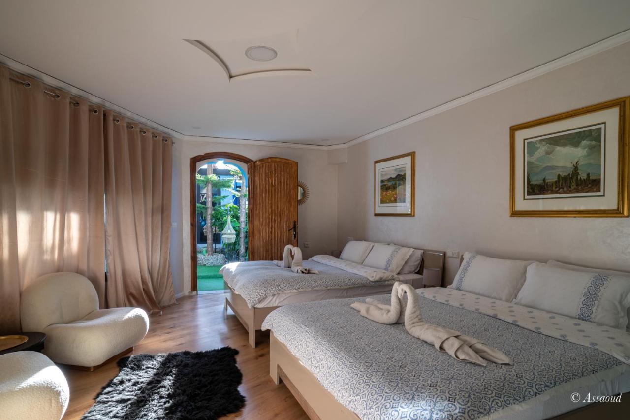 Chambre Double ou Lits Jumeaux - Vue sur Piscine